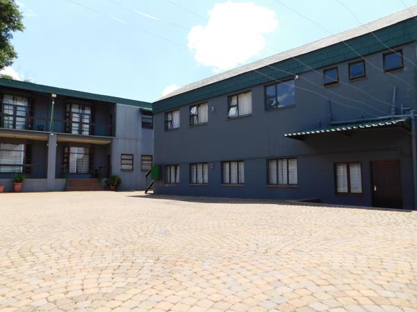 998  m² Commercial space