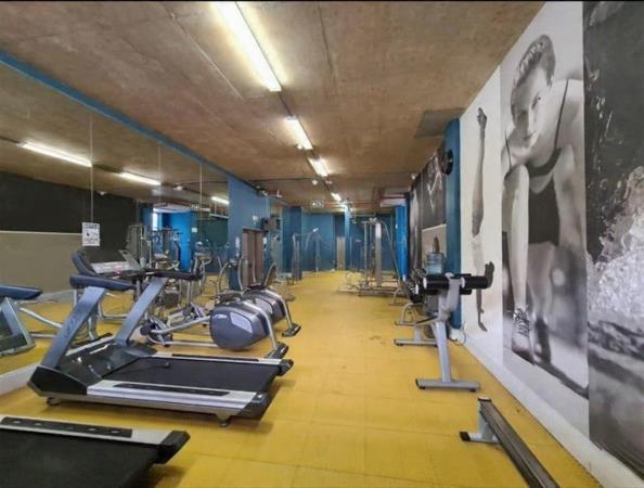 7 296  m² Commercial space