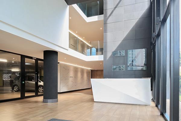 154  m² Commercial space