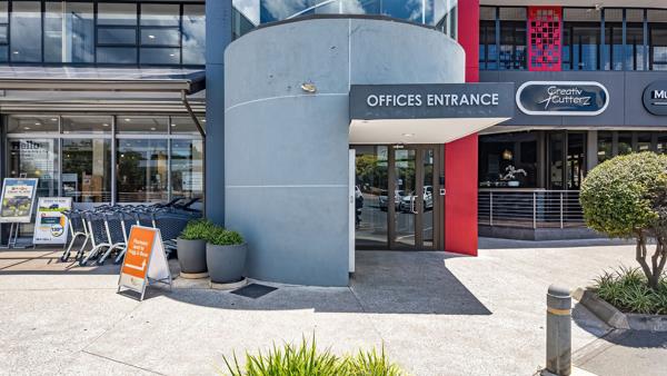 239  m² Commercial space