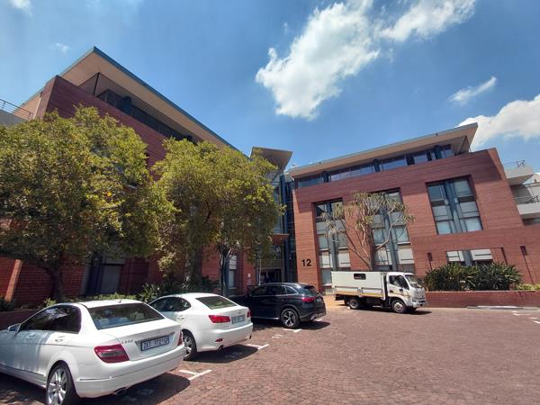 712 m² Commercial space