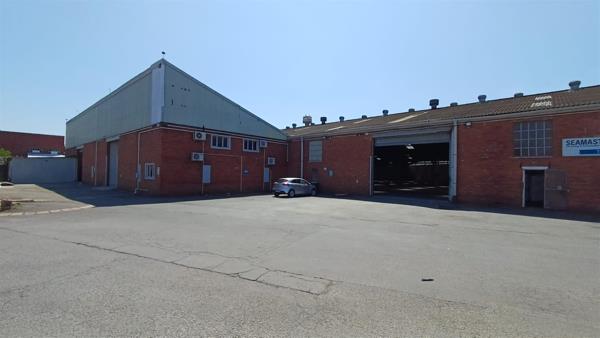 4 300  m² Industrial space