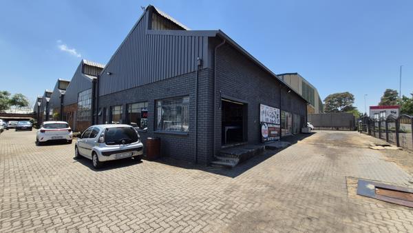 330  m² Industrial space