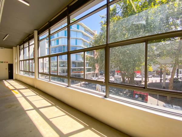 860  m² Commercial space