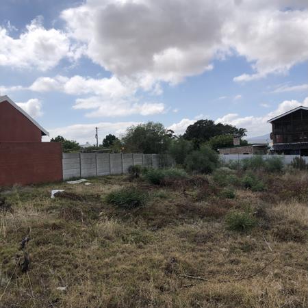 595 m² Land