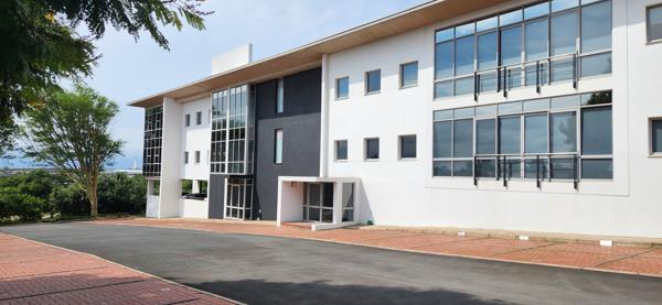 716  m² Commercial space