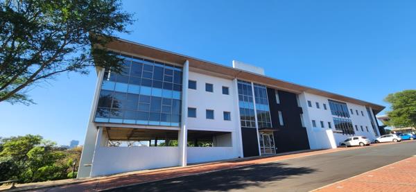 716  m² Commercial space