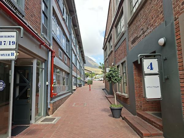 469  m² Office Space