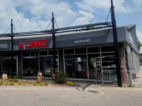 17 700  m² Commercial space