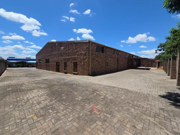 876  m² Commercial space