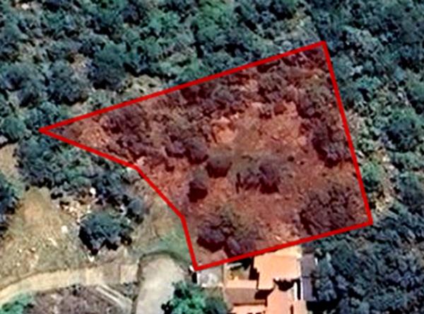 1 889 m² Land