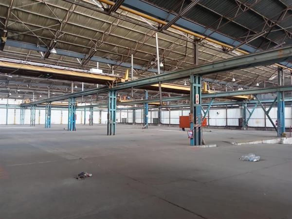 8 000  m² Industrial space