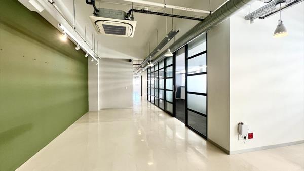 604 m² Office Space