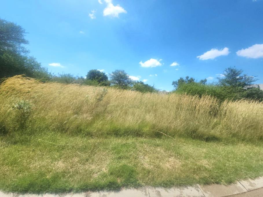 987 m² Land