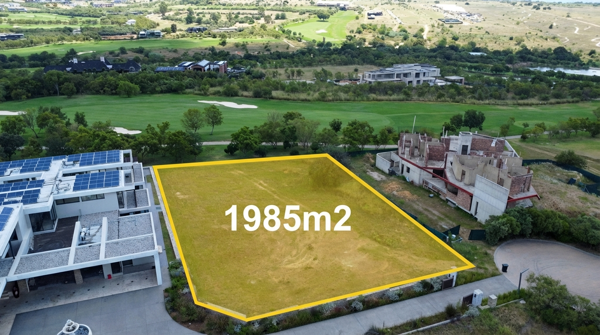 1 985 m² Land