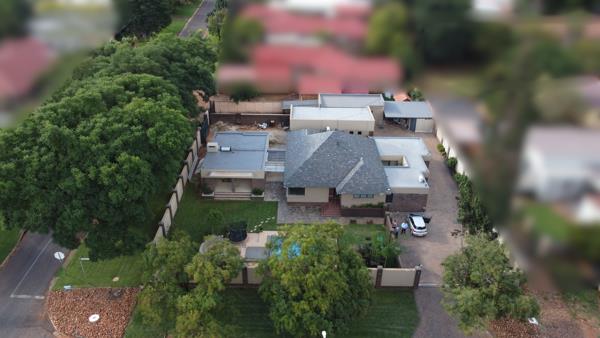 6 Bedroom House