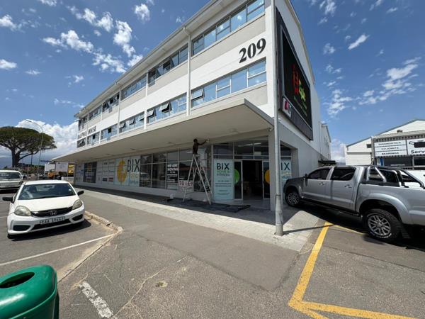 160  m² Retail Space