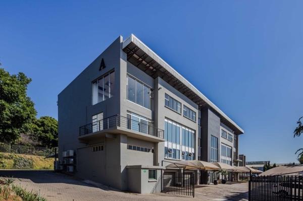 236  m² Commercial space