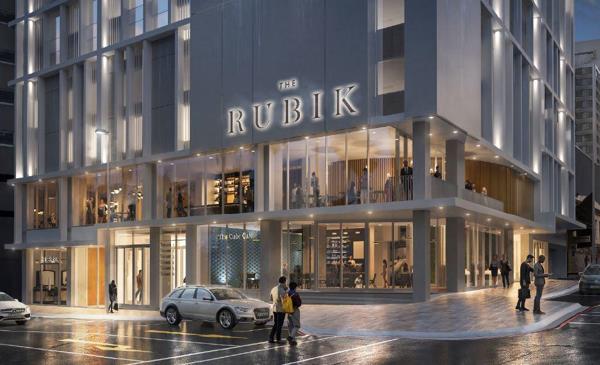 704  m² Commercial space