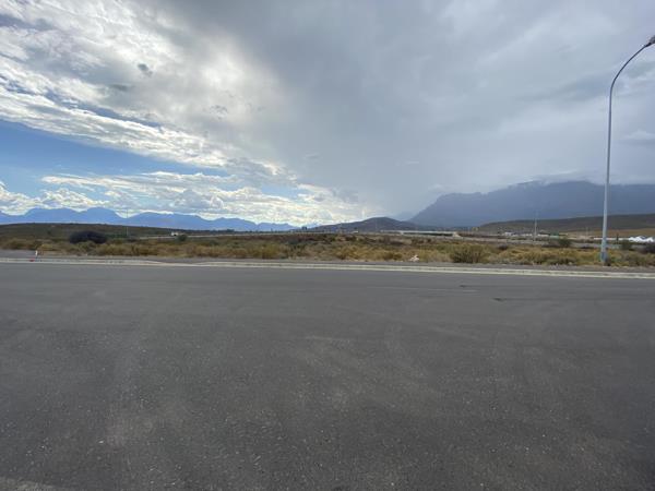 3 690 m² Land