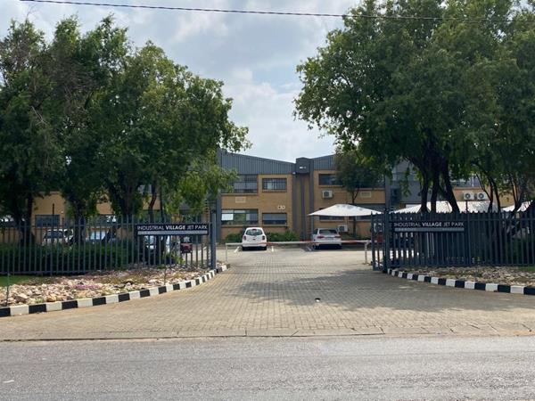 333  m² Industrial space