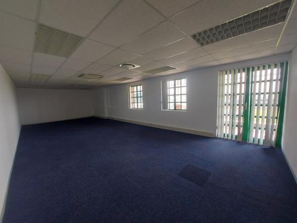 1 090  m² Commercial space