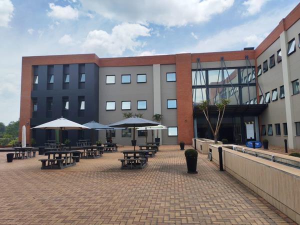 1 049  m² Office Space