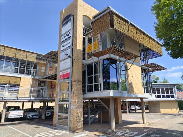 966 m² Office Space