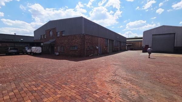 1 140  m² Industrial space