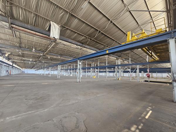 14 000  m² Industrial space