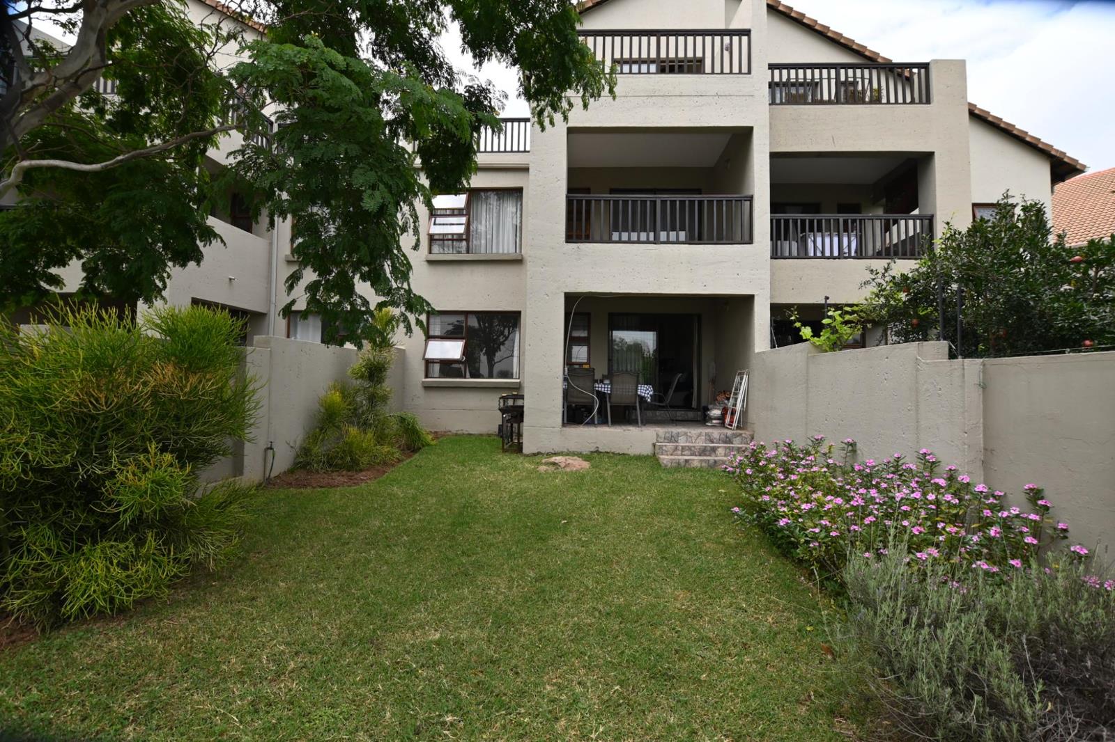 Apartment in Randburg, Paulshof, Johannesburg Ward 106 - View 2