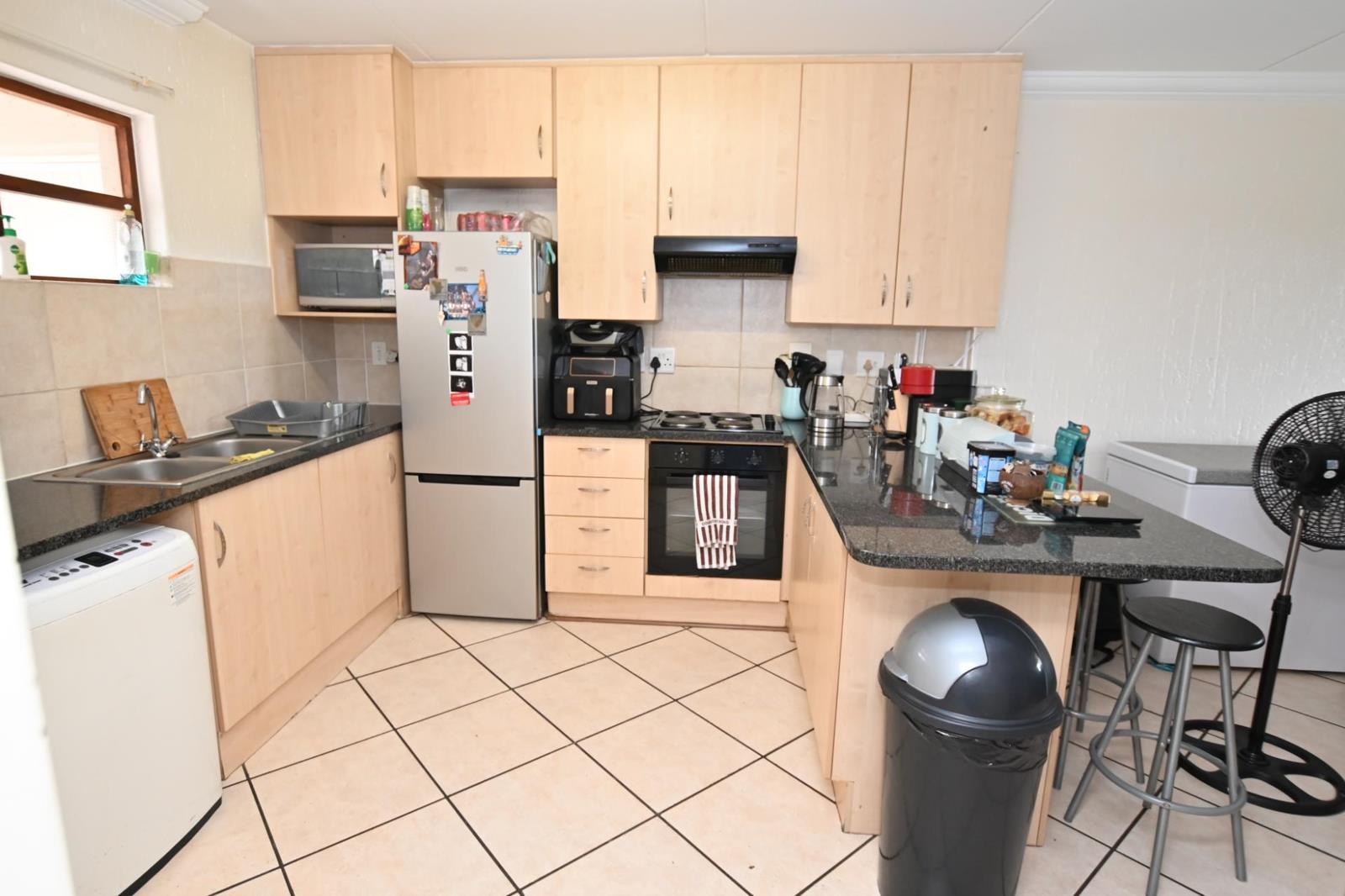 Apartment in Randburg, Paulshof, Johannesburg Ward 106 - View 4