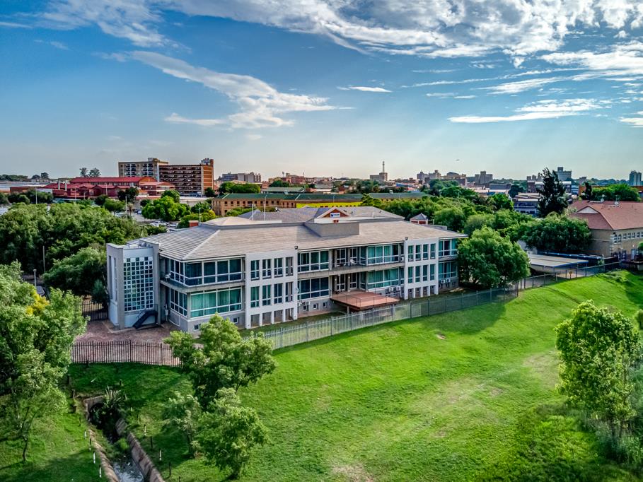 2 300  m² Office Space