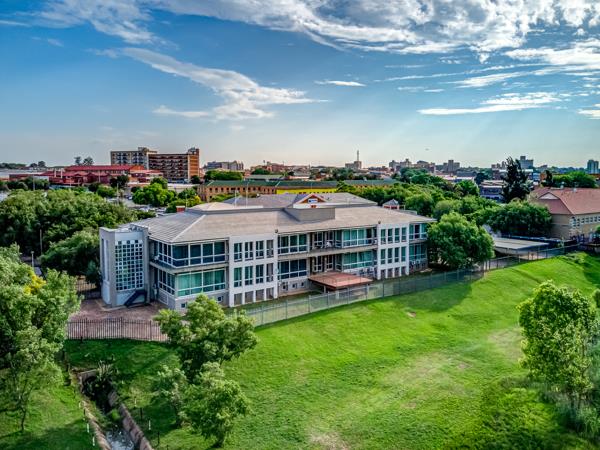 2 300  m² Office Space