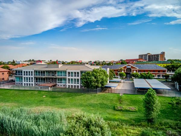 2 300  m² Office Space