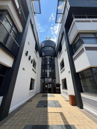 298  m² Commercial space