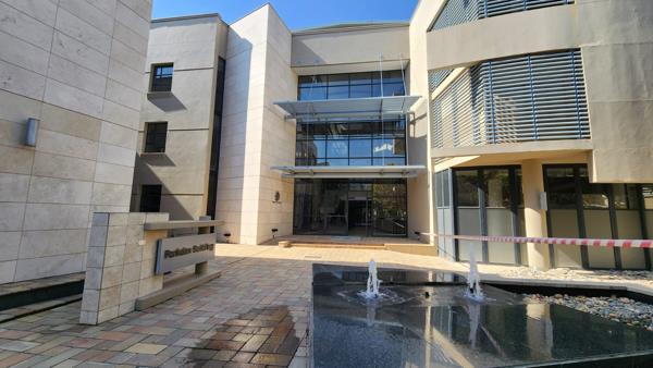 196  m² Commercial space