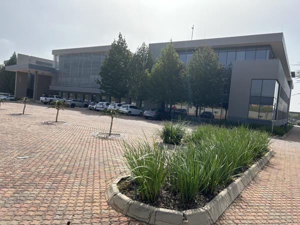 166  m² Commercial space