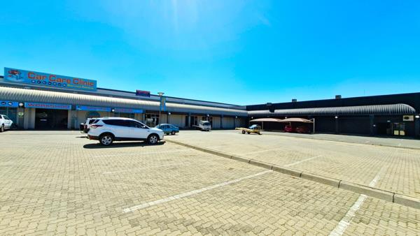 1 000  m² Retail Space