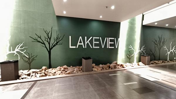 1 600  m² Commercial space