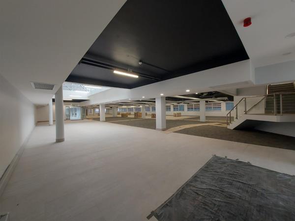 2 480  m² Commercial space