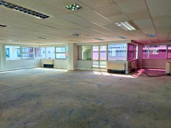 1 255  m² Commercial space