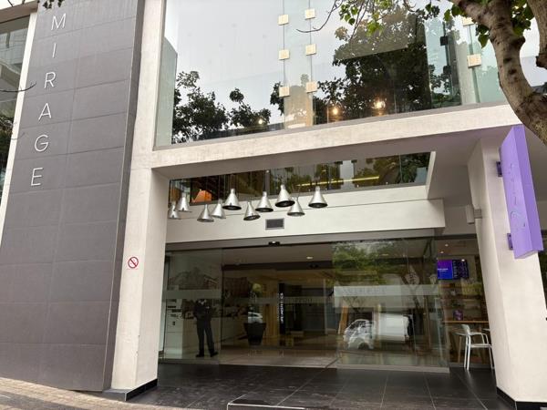 32  m² Commercial space