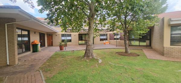 2 565  m² Commercial space