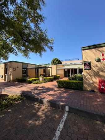 572  m² Commercial space