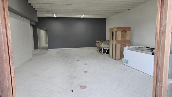 195  m² Commercial space