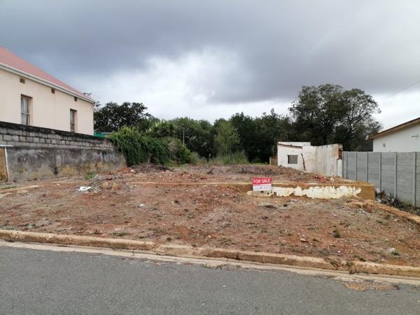 1 704 m² Land