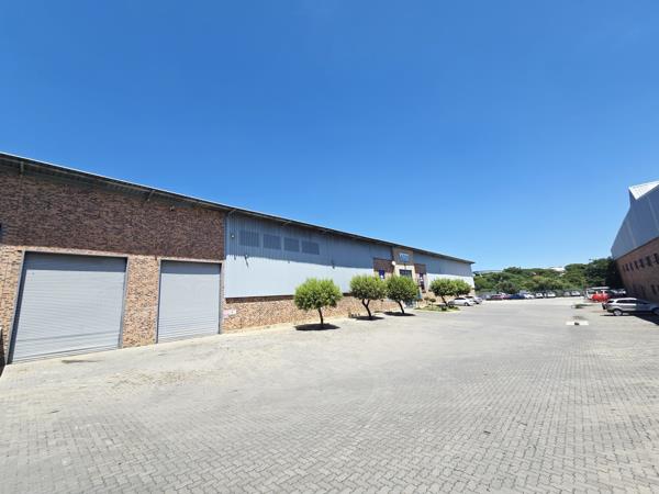 2 725  m² Industrial space