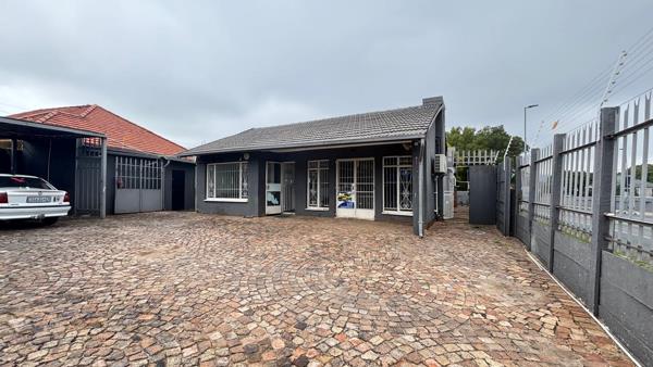 200  m² Commercial space