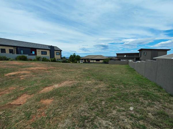 600 m² Land